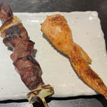 夢市門 - 牛タンスジ(450円)、手羽先串(200円)