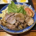 ホルモン栄楽 - ボリューム満点のしょうが焼き。