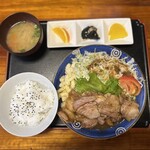 ホルモン栄楽 - しょうが焼き定食1000円　おかず(大)