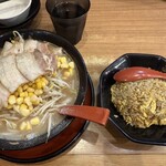 豚旨 うま屋ラーメン - 料理写真:セットの両方ともネギ抜き