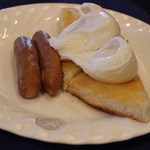 奈良ホテル - 朝ご飯　ポーチドエッグにソーセージ