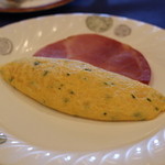 奈良ホテル - 朝ご飯　パセリオムレツにハム