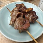 大衆食堂みゆき - 豚タン串と砂肝串を味付け無しにしてもらって、シェリにご馳走するパターンｗ