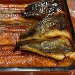 神田きくかわ 第一ホテル東京店 - しっぽを折り曲げて盛り付け