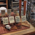 パリアッシュ - 左奥に栗のブレッサンヌ