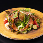 烟熏三文鱼切碎沙拉