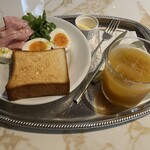 Gigio - 料理写真:モーニングプレートにピーチ＆マンゴージュースで1,500円