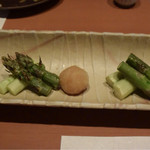 暖 - アスパラ 炭火焼