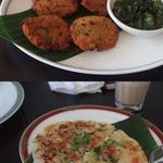 カーン・ケバブ・ビリヤニ - サービスのワダ（上）、ウッタパム（下）