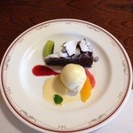 西洋割烹 花月 - 日替りランチのデザート ガトーショコラとシャーベット