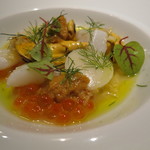 エクアトゥール - 前菜：フランス産ムールとイカ、自家製イクラのナージュ仕立て、セロリのブランマンジェとセロリ・ヴィネグレット