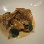 エクアトゥール - 前菜：佐渡黒いちじくとセップのフリカッセ、オマール海老のロティと秋トリュフ
