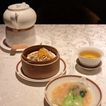 筑紫樓 - 豚肉のセイロ蒸し　季節野菜の蟹ソースかけ