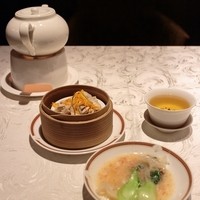 筑紫樓 銀座店 - 豚肉のセイロ蒸し　季節野菜の蟹ソースかけ