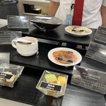 Honolulu International Airport JAL Sakura Lounge - 