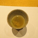 鮓 きずな - 蛤としじみでとった出汁に平茸をいれてる。