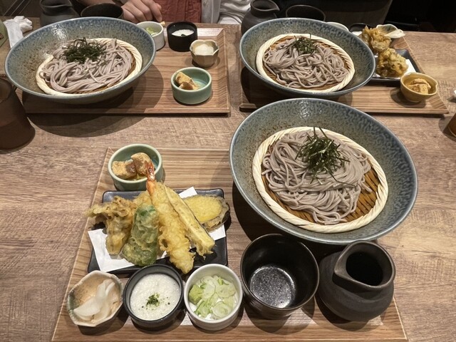 十割そばと江戸前天ぷら 囲炉裏 豊洲千客万来店 - 市場前/そば | 食べログ