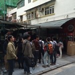 九記牛腩 - 対面のトマトスープマカロニ店の行列・・・