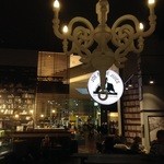 JOE & THE JUICE - ムーディな照明店内