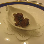 ヴァンセーヌ - アミューズ。砂肝のコンフィイ。どちらのコースにも付きます。