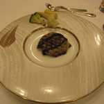 ヴァンセーヌ - ５８００円コースの前菜。なすのグリエ。なすの下には、アボガドと鰹のタルタル。アンチョビソースで。