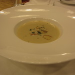 ヴァンセーヌ - ３６００円コースの大根のスープ。