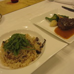 ヴァンセーヌ - ３６００円コースのメイン。牛肉のポアレと、炊き込みピラフ。