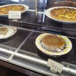 ドミンゴ - お店で作ってるのかな？いつも美味しそうなケーキ類が並んでる♥