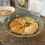 らーめん 楓 - ◯特製地鶏中華そば・塩 ¥1,530
…
ワンタン2つ、チャーシュー4枚、味玉入りの
豪華版です！(*ﾟ∀ﾟ*)