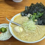 カマリヤ 大将 - ラーメン（中）＋味付玉子＋のり増＋小ライス