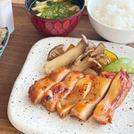 おやさい山 丹ノ菜 TERAO - 鶏もも肉ときのこのピリ辛焼き