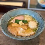 らーめん 楓 - 化学調味料不使用、
国産小麦100％の自家製麺、
お出汁は国産の乾物、
お醤油、お塩、お水にもこだわり…
厳選した食材を使った、安心安全の
身体に優しいラーメン