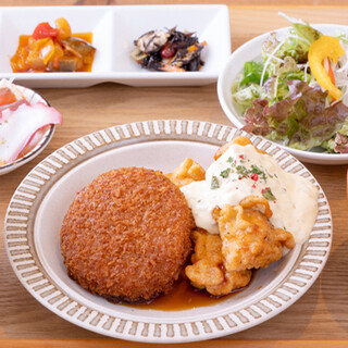 Dinner Menu Featuring Local Ingredients
      Perfect for a Quick Drink with Appetizers!