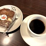 珈琲処 カラス - キャロットケーキ＆カラスブレンドコーヒー