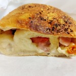 トイット Tiny Bakery - ドライトマトとパンチェッタのフォカッチャ