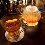 バーポラリス - 紅茶とウイスキーのカクテル。かつての紅茶輸送船「カティサーク」の名を冠するスコッチで。