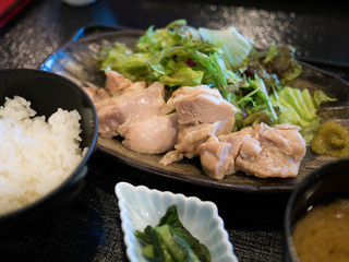 村民食堂 - 鶏の塩麹蒸し定食