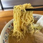 らーめん 大雅 - 麺リフト。