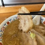 らーめん 大雅 - チャーシューリフト。