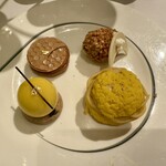 ザ・ペニンシュラ東京 - 甘い系集めてみました　とっても黄色