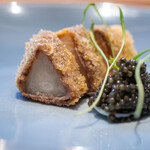 美味いもん屋 わ多なべ - 2025.9 古山果樹園産さくら白桃の采女牛サーロイン巻きフライ キャヴィア添え