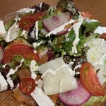 アトリエ・ド・フロマージュ - 前菜　③燻製信州サーモンとリコッタチーズ、硬質チーズのサラダ