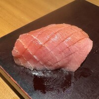 まんてん鮨 日比谷オクロジ店 - しじみの出汁の後はいきなり中トロ握り