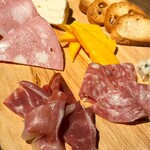 Eau de Vie - ハムとチーズの盛り合わせ