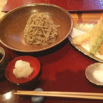 蕎麦 たかま - えび天おろしそば(田舎)、天ぷらは少し食べた後(笑)