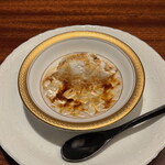 虎白 - ココナツミルクのジェラート　昆布出汁のジュレ