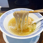 らぁめん 信 - シークワーサーで味変すると、爽やかさが増します