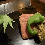 kura - シシ：染み染み牛肉　刻み夏野菜添え