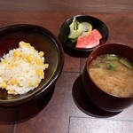 kura - なめことワカメの味噌汁