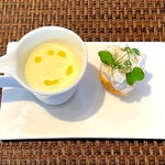 Chic - ホタテ貝柱のカリフラワーソースとトウモロコシのスープ